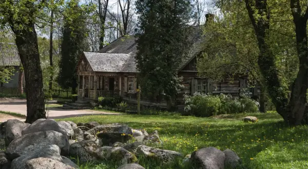 Odkryj Skansen Nowogród: Ceny, godziny, atrakcje, jak zaplanować?