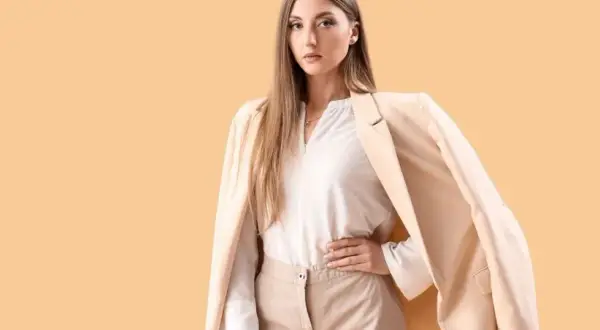 Chrzciny: Jak się ubrać? Poradnik elegancji i wygody (70 znaków)
