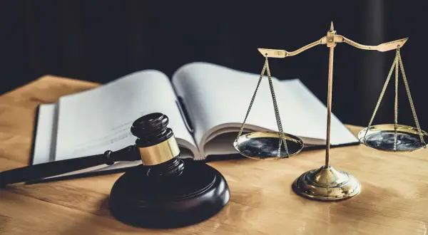 Czy radca prawny to mecenas? Zrozum różnice i znaczenie w prawie
