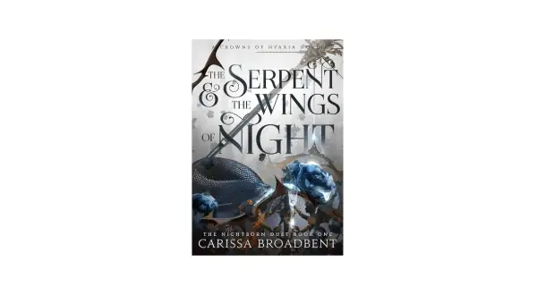 Okładka książki "The Serpent & The Wings of Night" z żmiją i mrocznymi, skrzydlatymi elementami.