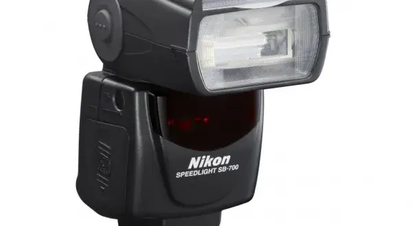 Jak włączyć lampę błyskową w aparacie Nikon i smartfonie łatwo i szybko