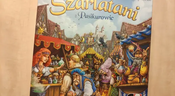Szarlatani z Pasikurowic, gra planszowa, gdzie gracze wcielają się w alchemików tworzących magiczne mikstury.