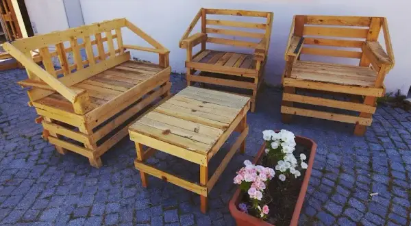 Zestaw ogrodowy z palet jak zrobić - tanio i łatwo w 5 krokach