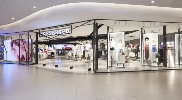 Sklep Reserved w centrum handlowym. Zastanawiasz się, ile czasu na zwrot Reserved? Sprawdź regulamin sklepu.