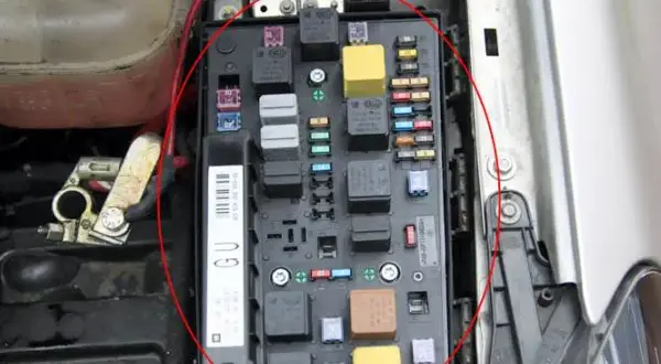 Gdzie są bezpieczniki w Oplu Zafirze B? Oto wszystko, co musisz wiedzieć