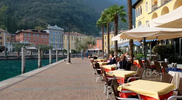 Riva del Garda gdzie zjeść – najlepsze restauracje i lokalne smaki