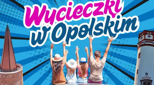 Wypoczynek w województwie opolskim. Rodzina na dachu samochodu pozdrawia wieżę widokową i zamek.