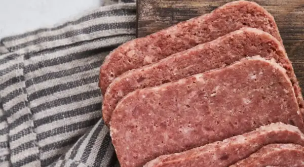Gdzie kupić peklowaną wołowinę? Sprawdź najlepsze miejsca i oferty