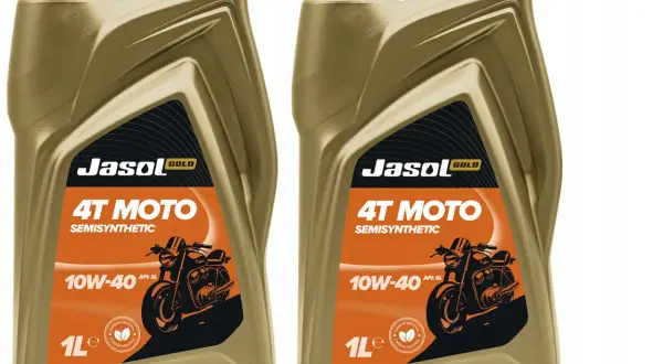 Dwie butelki oleju Jasol 4T MOTO 10W-40. Zastanawiasz się, ile wchodzi oleju do skutera 4t 50? Ten olej jest idealny!