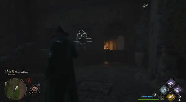 Postać w szacie zbliża się do tajemniczego symbolu na ścianie. Czas wejść na blanki Hogwarts Legacy i odkryć sekrety zamku.