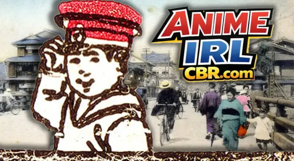 Anime-Illustration vor einer historischen japanischen Straßenszene. Die Frage "seit wann gibt es Anime" wird hier visuell aufgeworfen.
