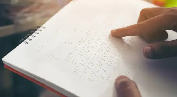 Alfabet dla niewidomych: jak zmienia życie osób z dysfunkcją wzroku
