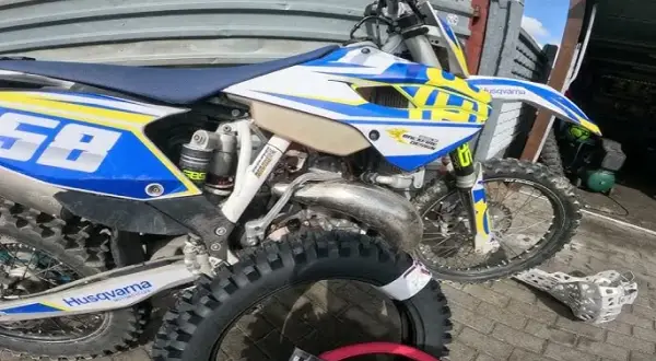 Husqvarna WR 250 - pełne specyfikacje, opinie i porównania modeli