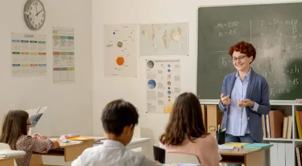 Czy dyrektor szkoły może być wychowawcą klasy? Sprawdź ograniczenia