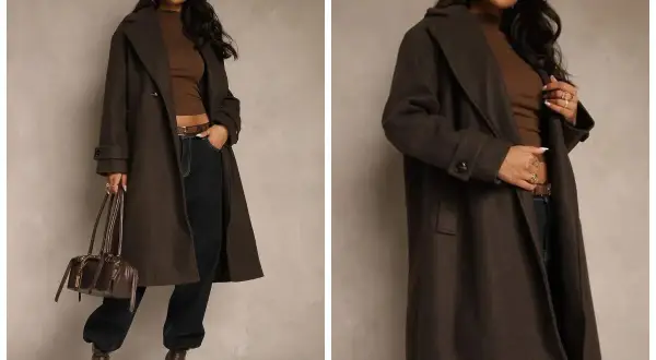 Elegancki czekoladowy płaszcz w stylizacjach. Modelka prezentuje modny look z brązową bluzką, czarnymi spodniami i botkami.