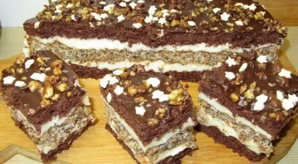 Przepis na ciasto Snickers Ewy Wachowicz, które zachwyci każdego