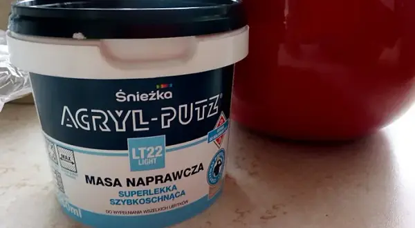 Czym skleić gips? Najlepsze kleje i techniki naprawy gipsu