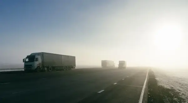 Ile płaci spedycja za km TIR? Stawki, koszty i Twój zysk!