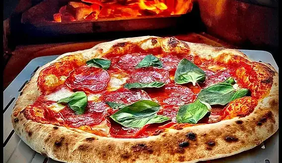 Pizza Napolitaine maison : Le secret d'une pâte et cuisson parfaites