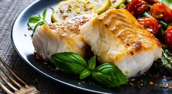 Ryby na cholesterol: Które wybrać i jak je przygotować zdrowo?