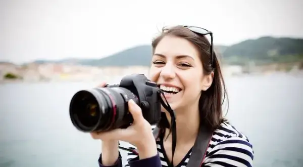 Czym zajmuje się fotograf? Od pasji do profesji pełny przewodnik