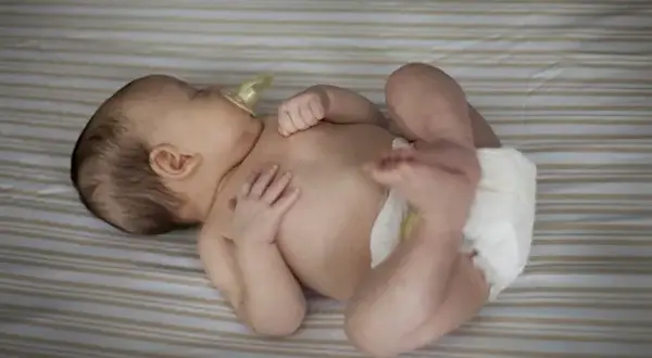 Pampers 2 od kiedy? Kiedy zmienić pieluchy w zależności od wagi dziecka