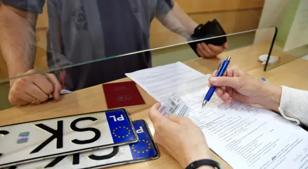 Czy można czasowo wyrejestrować samochód? Sprawdź ważne zasady i koszty