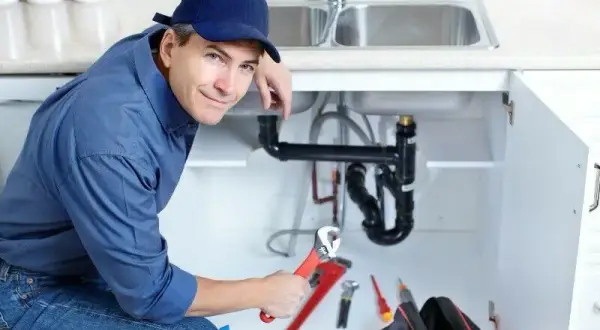 Ile kosztuje kurs hydraulika? Sprawdź ceny i możliwości dofinansowania
