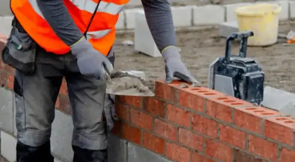 Jak szybko schnie zaprawa murarska? Kluczowe informacje i porady