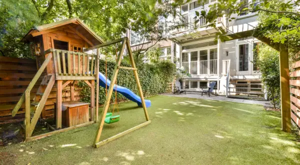 Plac zabaw DIY: Zbuduj bezpieczne królestwo dla dziecka!