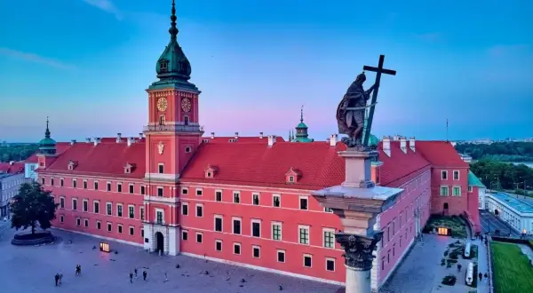 Zamek Królewski i Kolumna Zygmunta. Co ciekawego w Warszawie? To miejsce, gdzie historia spotyka się z pięknem.