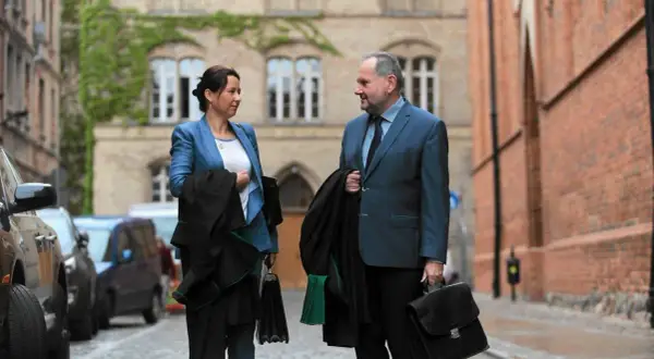 Kto płaci za adwokata po przegranej sprawie? Poznaj ważne zasady