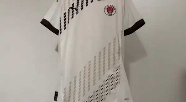 Bluza St. Pauli: Co oznacza czaszka? Symbol buntu i wartości