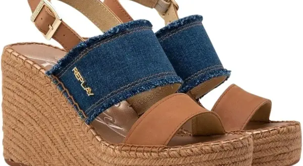 Sandali con zeppa Replay in denim e cuoio, perfetti per un look estivo casual.