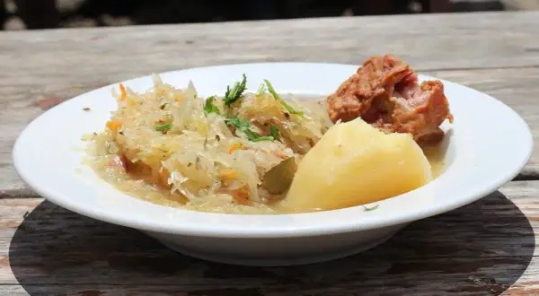 Co zjeść w Zakopanem? Odkryj najlepsze góralskie smaki i potrawy