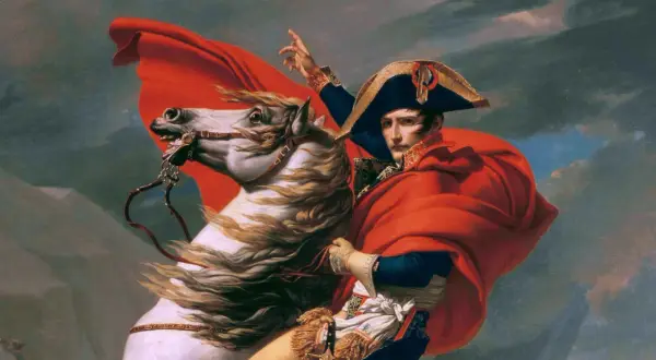 Portret w malarstwie: Napoleon na białym koniu, w czerwonym płaszczu i charakterystycznym kapeluszu, wskazuje drogę.