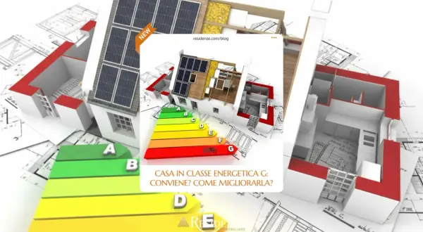Modello di casa con pannelli solari e scala energetica. Scopri come aumentare classe energetica per un futuro sostenibile.