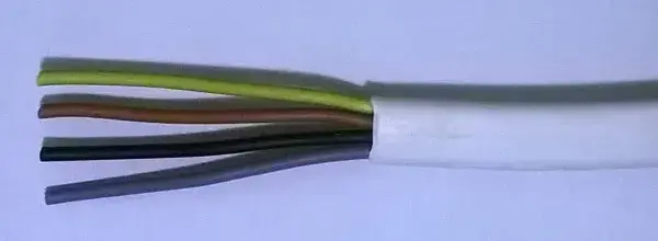 Brązowy kabel to plus czy minus? Kluczowe informacje o kolorach kabli