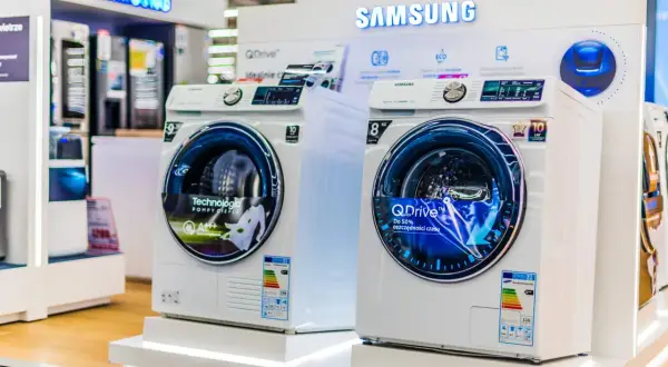 Dwie pralki Samsung z technologią QDrive, idealne do oszczędności czasu. Kalibracja pralki Samsung jest prosta dzięki intuicyjnemu panelowi.