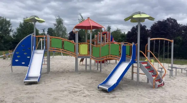 Nowoczesny plac zabaw: Czy znasz kluczowe standardy bezpieczeństwa?