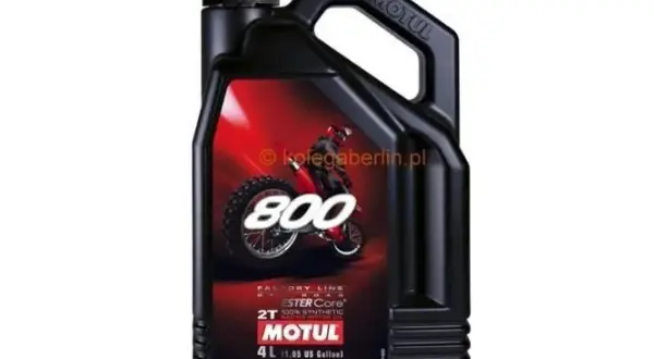 Motul 800: Off-Road czy Road Racing? Wybierz olej dla Twojego 2T
