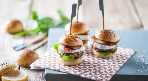 Mini-burgers apéro froids : les secrets d'un apéritif réussi.