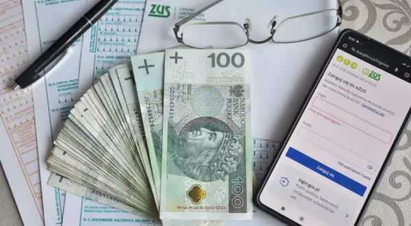 Umowa zlecenie a emerytura: pieniądze, dokumenty ZUS i logowanie do eZUS na telefonie.