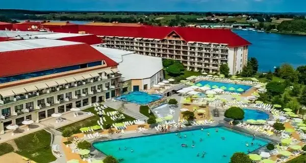 Hotel Gołębiewski Mikołajki - historia powstania i rozwój atrakcji