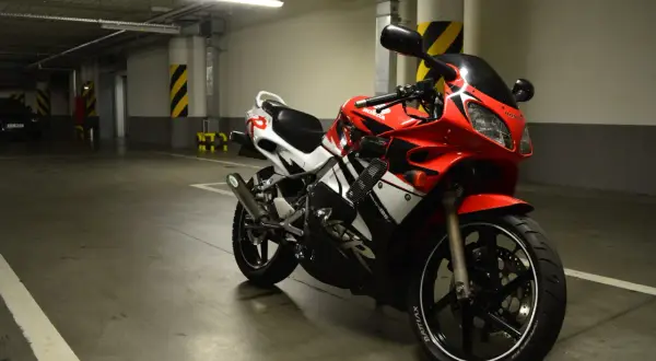 Honda NSR 125 ile koni? Odkryj moc i osiągi tego motocykla
