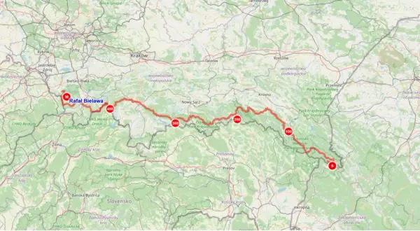 Trasa Rafała Bielawy na Głównym Szlaku Beskidzkim, oznaczona punktami 400, 300, 200, 100 i S, pokazuje jego rekordowy wyczyn.
