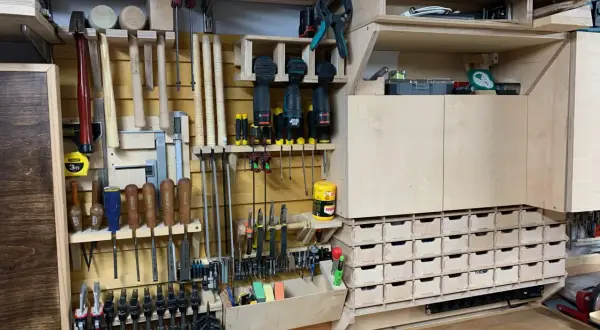 Zbuduj szafkę narzędziową DIY: Poradnik, który zmieni Twój warsztat