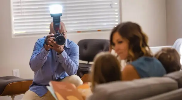 Jasny obiektyw czy lampa błyskowa: Co lepsze do fotografii w słabym świetle