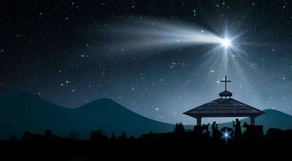Sternenklare Nacht über der Krippe. Der helle Weihnachtsstern leuchtet und symbolisiert Hoffnung und Neuanfang. Maria, Josef und das Jesuskind sind im Stall zu sehen.