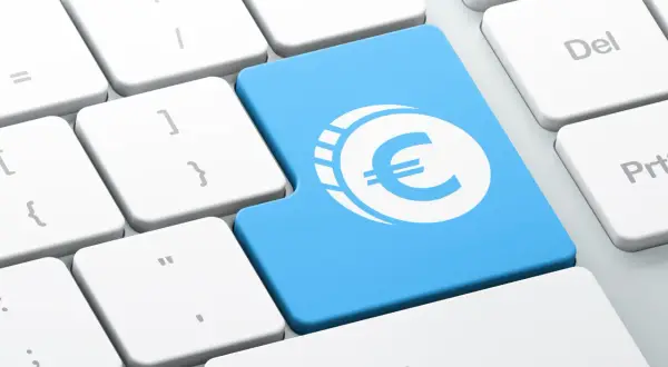 Klawisz Enter z symbolem euro. Dowiedz się, jak założyć konto walutowe w PKO.